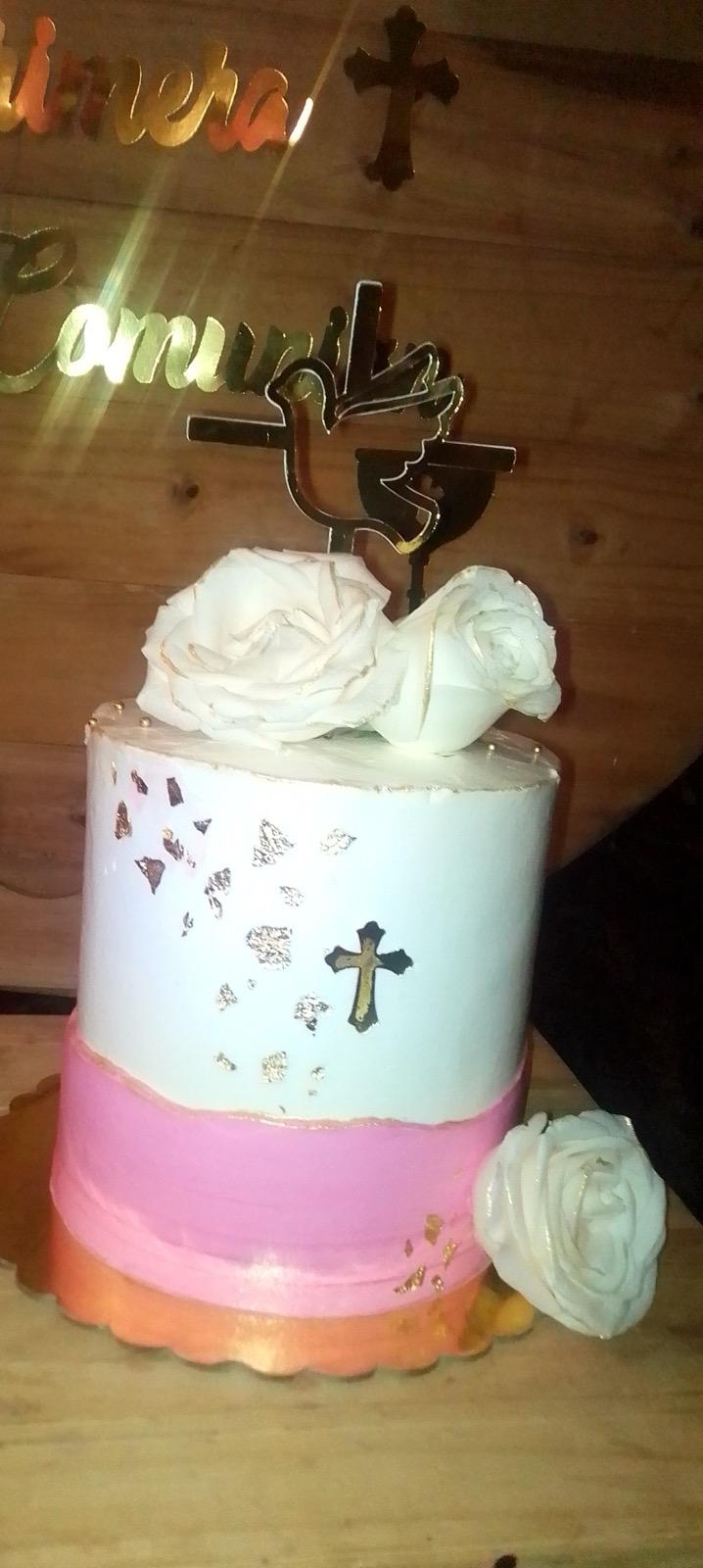 Tarta y mesa dulce de comunión en Valencia